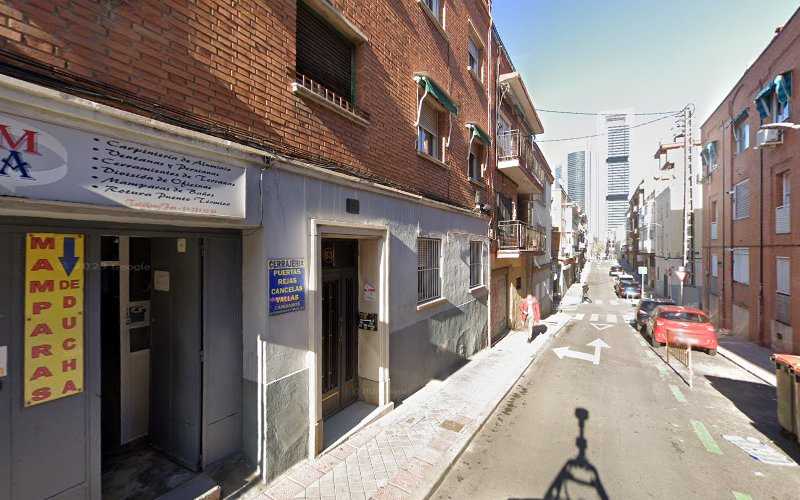 Fotografia tomada fuera de Aluminios Alvarez - Carpintería metálica y de aluminio en Madrid, Madrid