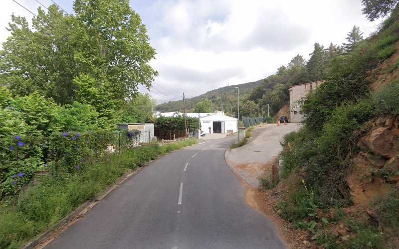 Fotografia tomada fuera de Custom Case - Fábrica de muebles en Arbúcies, Girona