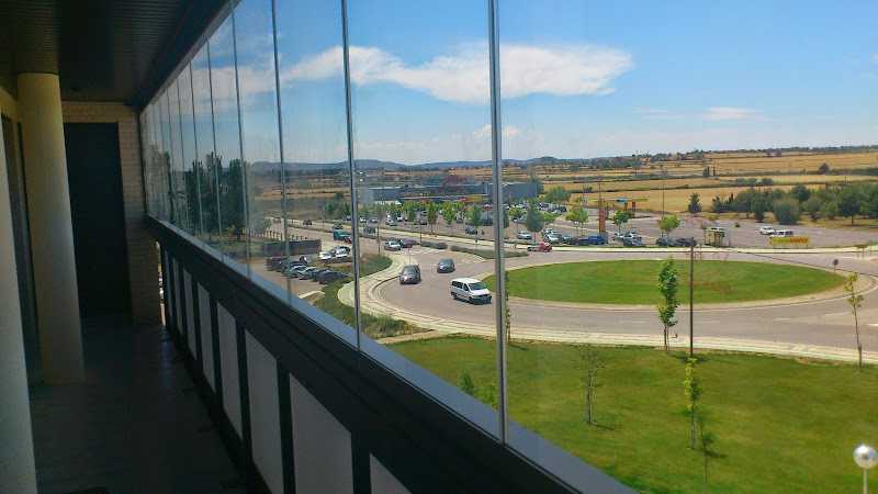 Fotografia tomada fuera de Montajes de aluminio DG - Carpintería metálica y de aluminio en Huesca, Huesca