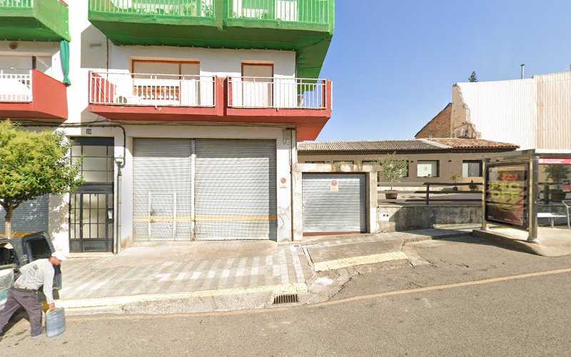 Fotografia tomada fuera de Fusteria Jordi Madrigal - Establecimiento de venta de madera en Salàs de Pallars, Lérida