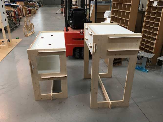 Fotografia tomada fuera de Expositores PLV - Carpintería en Olius, Lérida