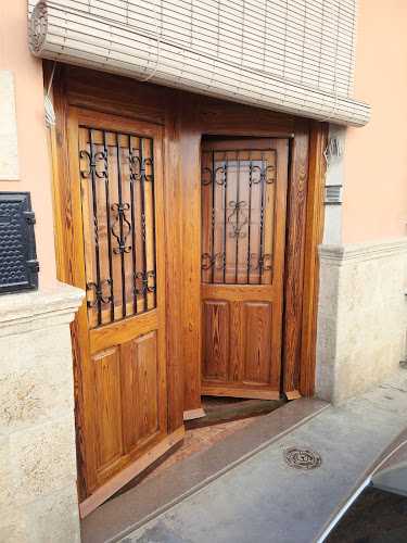 Fotografia tomada fuera de Gómez Alarcón S.L. - Fuster en L'Alcúdia de Crespins, Valencia