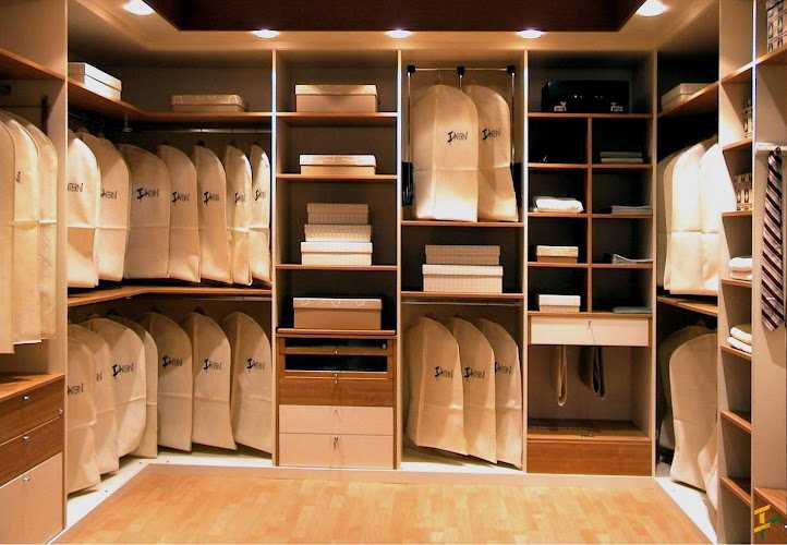 Fotografia tomada fuera de INTERNI Home - Tienda de armarios en Zaragoza, Zaragoza