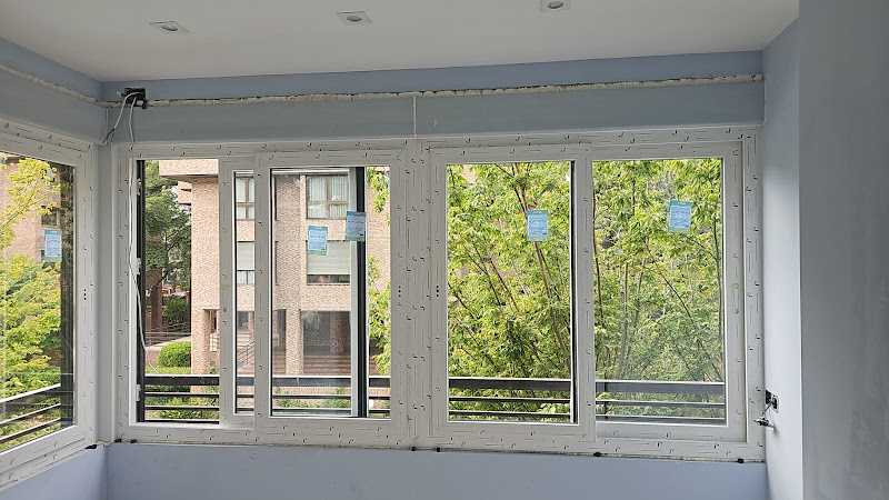 Fotografia tomada fuera de Ventanas Oporto - Carpintería metálica y de aluminio en Madrid, Madrid