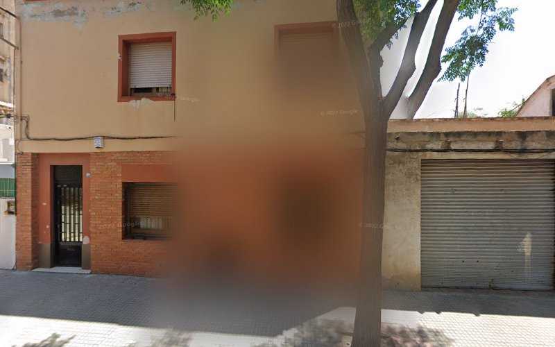 Fotografia tomada fuera de Serralleria Manser - Carpintero en Reus, Tarragona