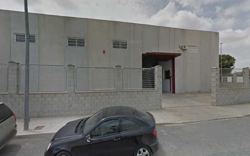 Fotografia tomada fuera de Aluminos Ponce - Carpintería metálica y de aluminio en Almoradí, Alicante
