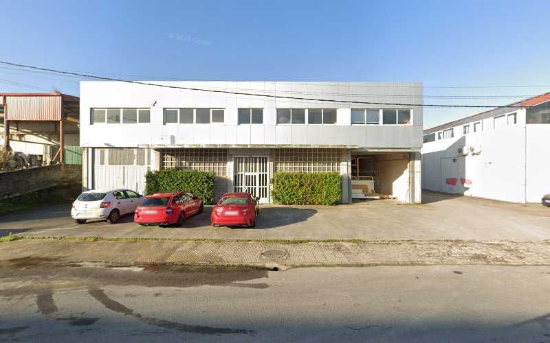 Fotografia tomada fuera de Elmade, S.L. - Carpintero en Almeiras, A Coruña