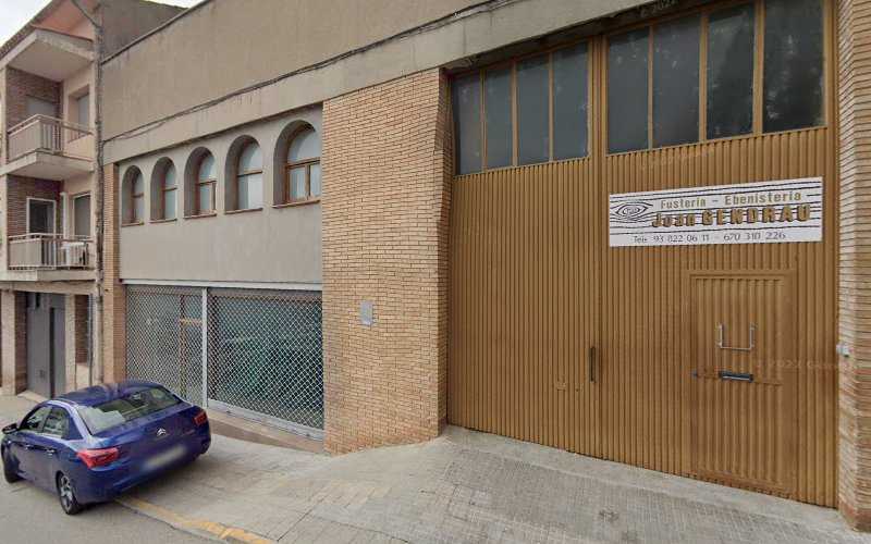 Fotografia tomada fuera de Ebanisteria Joan Gendrau - Carpintería en Berga, Barcelona