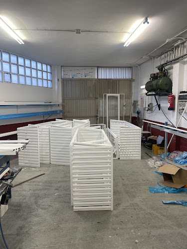 Fotografia tomada fuera de Cubretendales abatibles roten tendales - Carpintería metálica y de aluminio en A Coruña, A Coruña