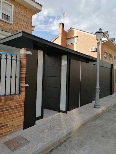 Fotografia tomada fuera de Cerrajería Y Aluminios Baeza - Carpintería metálica y de aluminio en Getafe, Madrid