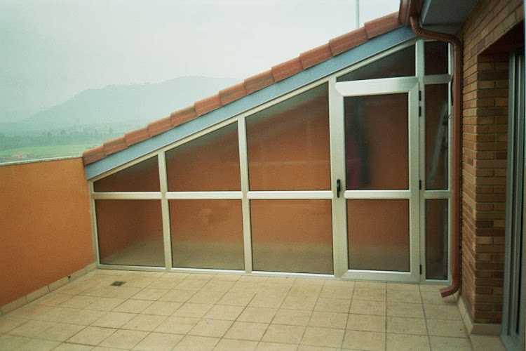 Fotografia tomada fuera de Face Fusteria D'Alumini - Carpintería metálica y de aluminio en Artés, Barcelona