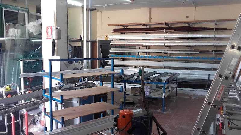 Fotografia tomada fuera de ALUMINIOS FANTINO - Carpintero en Guaza, Santa Cruz de Tenerife