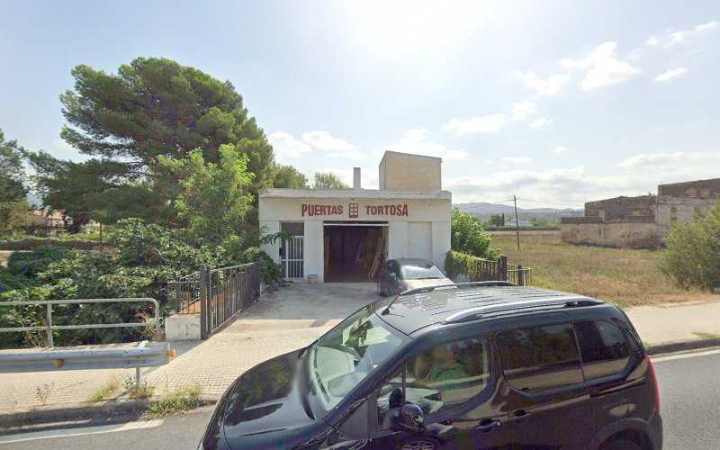 Fotografia tomada fuera de Puertas Tortosa - Fábrica de puertas en Tortosa, Tarragona