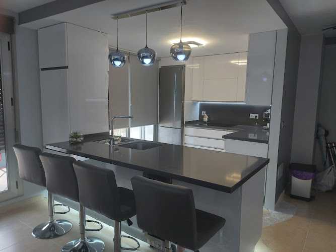 Fotografia tomada fuera de Muebles de Cocina Jose Martin y Estudio de Diseño. - Kitchen furniture store en Antas, Almería