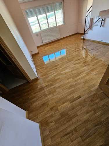 Fotografia tomada fuera de Lijados y Barnizados AD - Ebanista en Zizur Mayor, Navarra