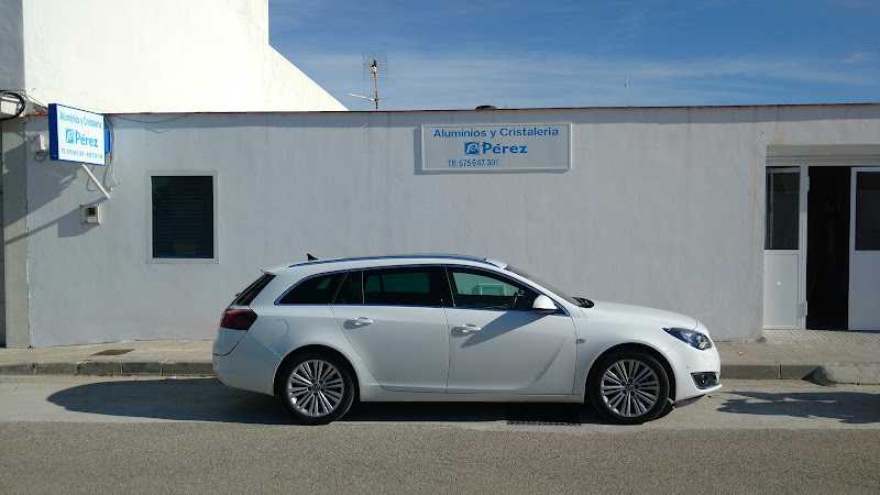 Fotografia tomada fuera de Aluminios y Cristaleria Pérez - Tienda de artículos de cristal en Villamartin, Cádiz