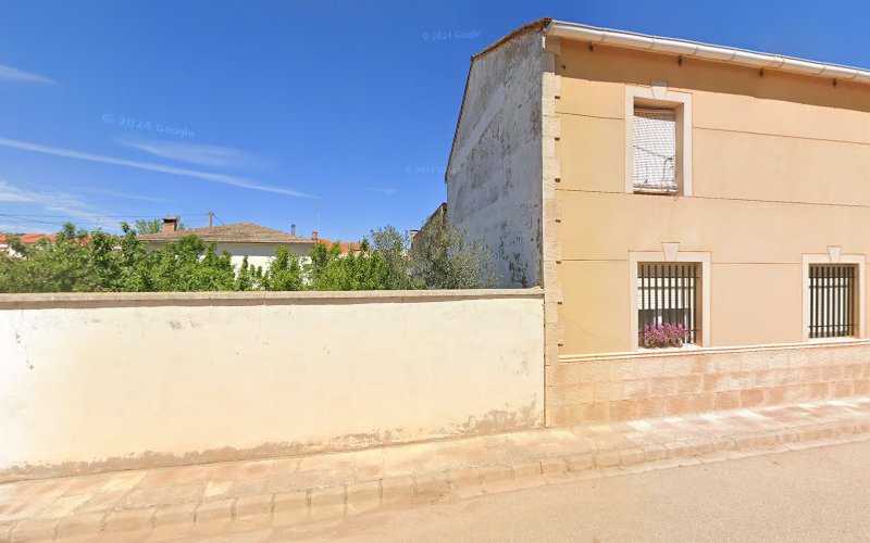 Fotografia tomada fuera de Henumaq - Carpintería metálica y de aluminio en El Herrumblar, Cuenca
