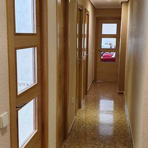 Fotografia tomada fuera de Carpintería Barberes - Treballador de la fusta en Villajoyosa, Alicante