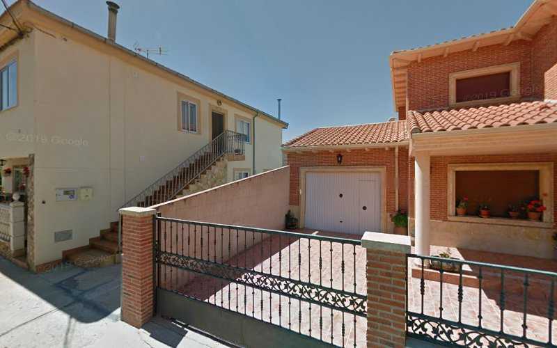 Fotografia tomada fuera de Carpintería y ebanistería Rey - Carpintero en Fuentesaúco, Zamora