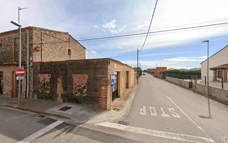 Fotografia tomada fuera de TancamentsTerrasses - Proveedor de marcos de aluminio en Vilamacolum, Girona