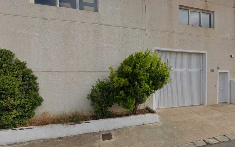 Fotografia tomada fuera de MUK madera con carácter - Tienda de muebles en Valjunquera, Teruel