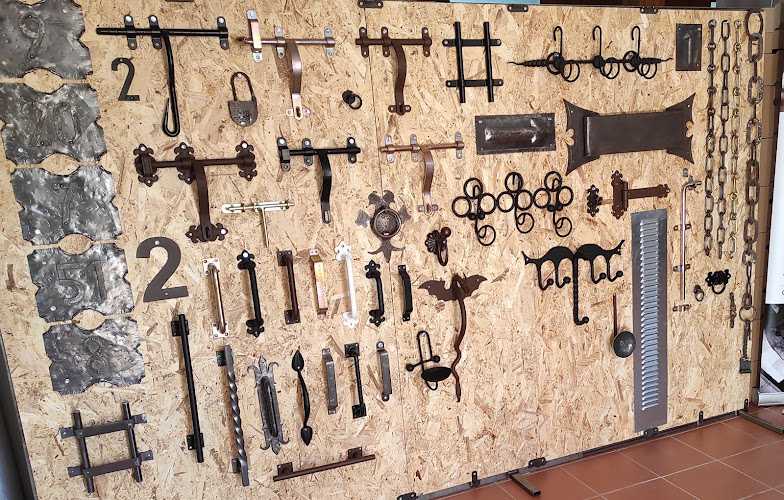 Fotografia tomada fuera de Morales forja - Cerrajero en Valdelacasa, Salamanca