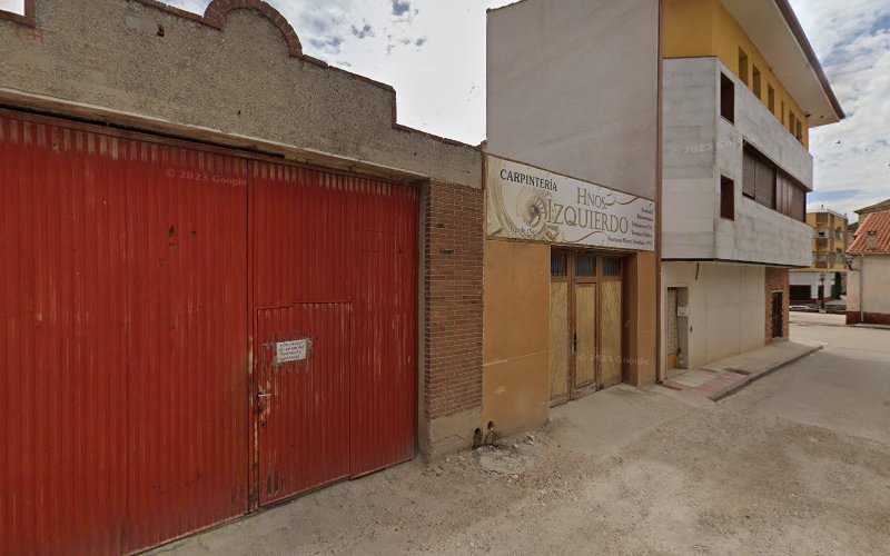 Fotografia tomada fuera de Taller Ebanistería Hermanos Izquierdo - Carpintería en Peñafiel, Valladolid