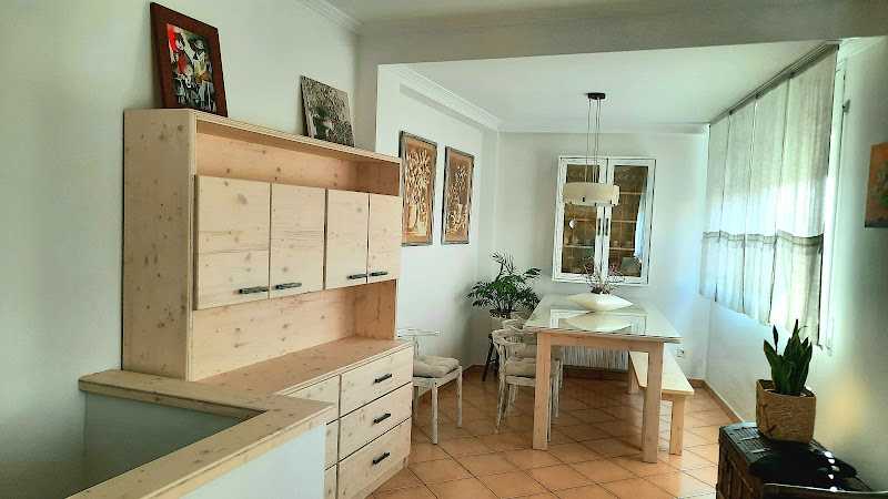 Fotografia tomada fuera de Carpinteria - Ebanistería Mendía - Carpintería en Sabadell, Barcelona