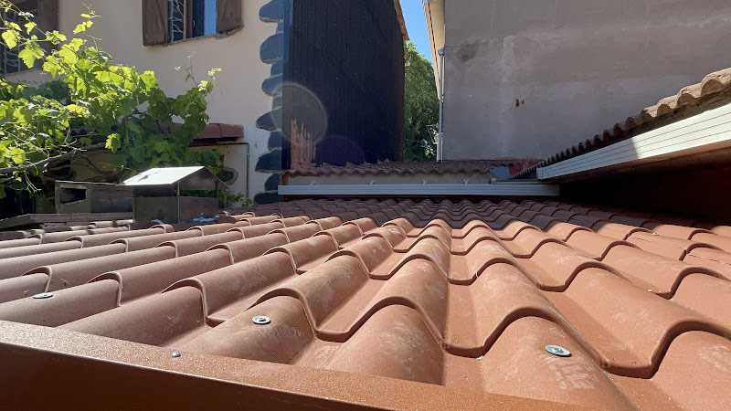 Fotografia tomada fuera de Muntatges Suets - Carpintero en Terradelles, Barcelona