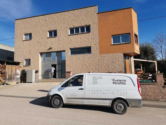 Fotografia tomada fuera de Fusteria Perafita, S.L.U - Carpintería en Perafita, Barcelona