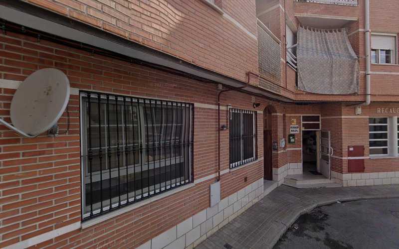 Fotografia tomada fuera de Carpintería Miguel Fernández - Tienda de armarios en Guadalix de la Sierra, Madrid