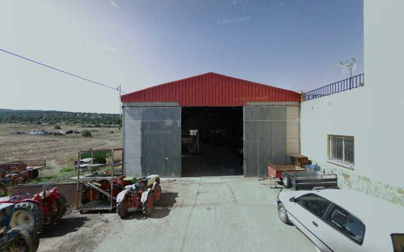 Fotografia tomada fuera de Taller Navarro Blasco - Taller mecánico en Fuentelespino de Moya, Cuenca