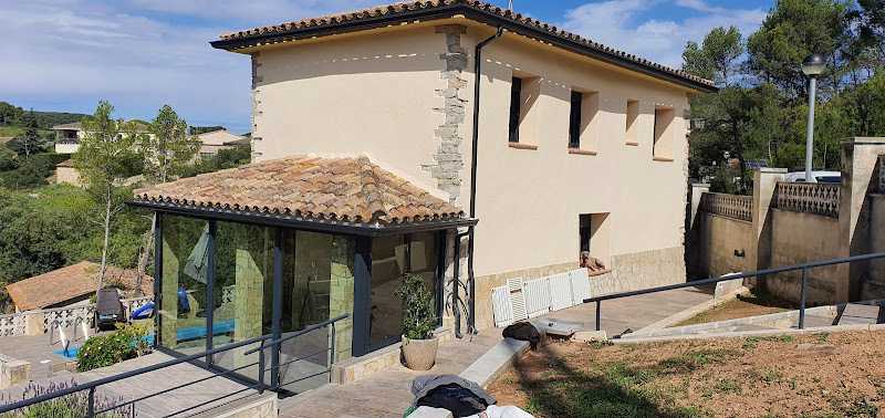 Fotografia tomada fuera de Carpintería de aluminio Cormetal - Carpintería metálica y de aluminio en Cornellà de Llobregat, Barcelona