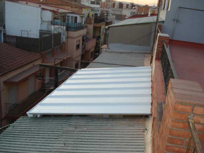 Fotografia tomada fuera de Carpintería Metálica VICENÇ - Metal·listeria en Cornellà de Llobregat, Barcelona