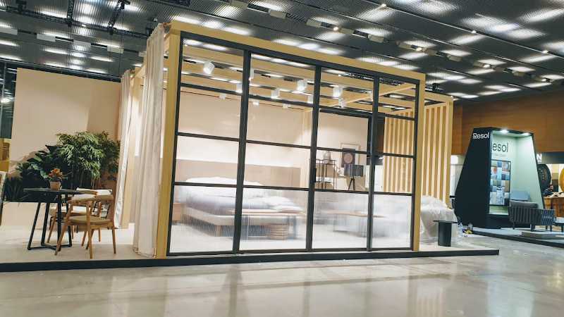 Fotografia tomada fuera de Acabats De La Fusta - Taller de instalación de puertas y ventanas en Cornellà de Llobregat, Barcelona