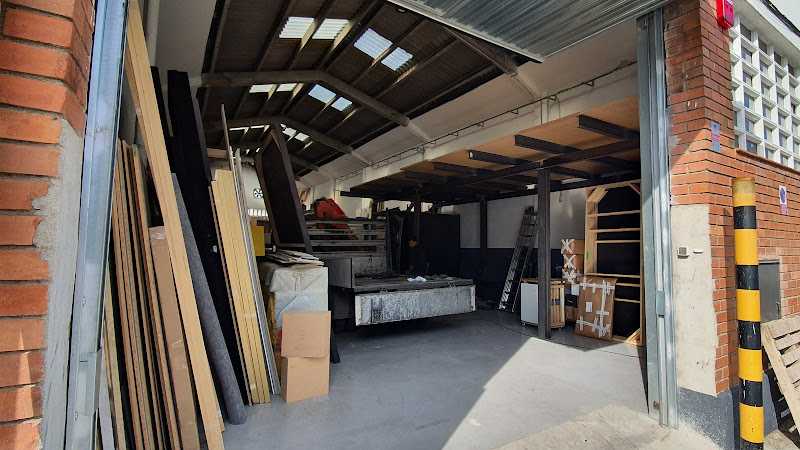 Fotografia tomada fuera de Muebles y Carpinteria Bcn - Carpintería en L'Hospitalet de Llobregat, Barcelona