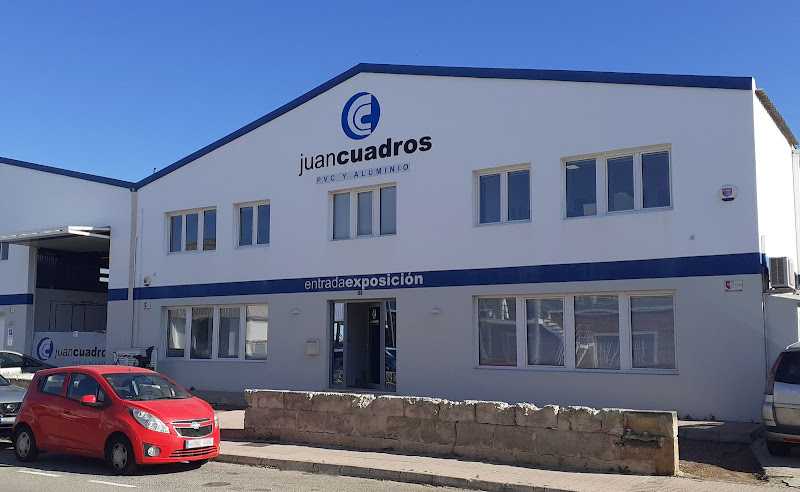 Fotografia tomada fuera de Carpintería Juan Cuadros SL - Carpintería metálica y de aluminio en Ciutadella de Menorca, Baleares