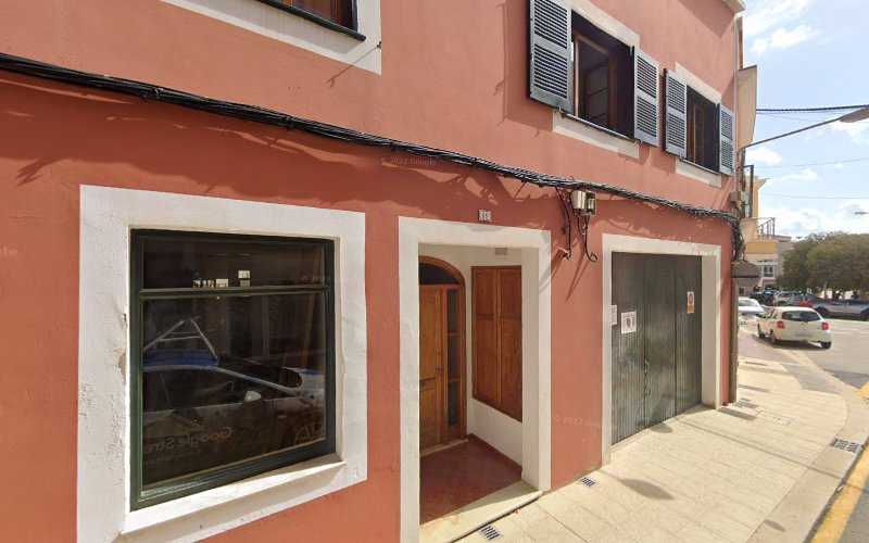 Fotografia tomada fuera de Hijos de Lorenzo Coll - Carpintero en Ciutadella de Menorca, Baleares