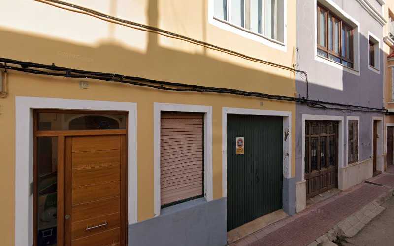 Fotografia tomada fuera de Fustería Can Magí - Carpintero en Ciutadella de Menorca, Baleares