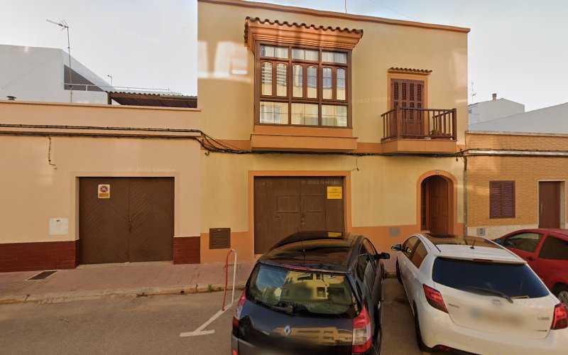 Fotografia tomada fuera de Fusta Ciutadella S.L. - Tienda de armarios en Ciutadella de Menorca, Baleares