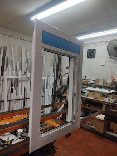 Fotografia tomada fuera de Carpinteria de Aluminio Lopez - Carpintería metálica y de aluminio en Cerdanyola del Vallès, Barcelona