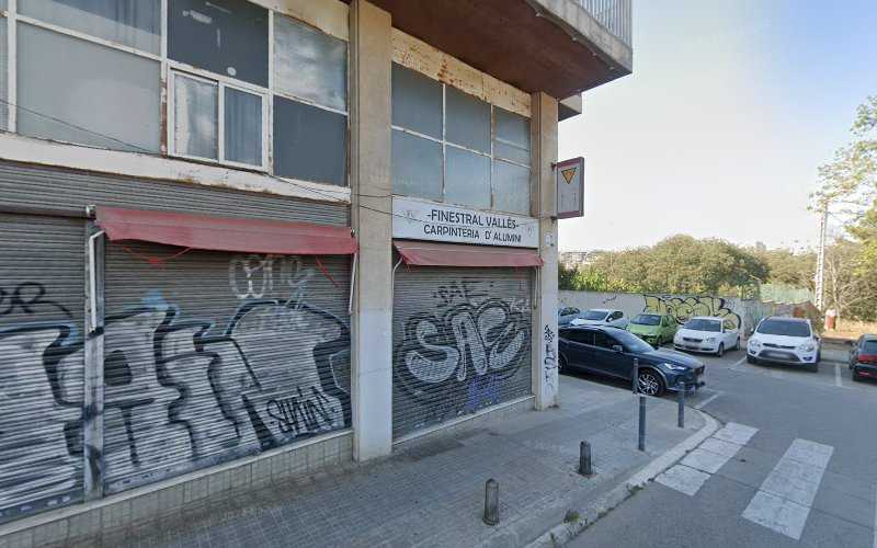 Fotografia tomada fuera de FINESTRAL VALLÉS, scp. - Carpintería metálica y de aluminio en Cerdanyola del Vallès, Barcelona