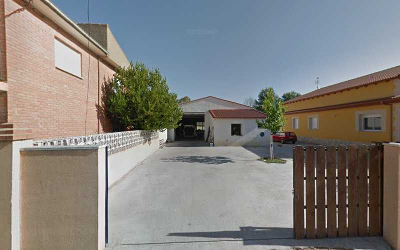 Fotografia tomada fuera de Carpinteria Carmelo Alonso - Carpintería en Fuentespreadas, Zamora