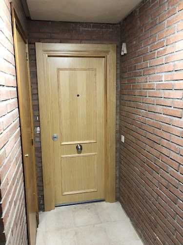 Fotografia tomada fuera de Decomad Zamora decoración en madera - Carpintero en Zamora, Zamora