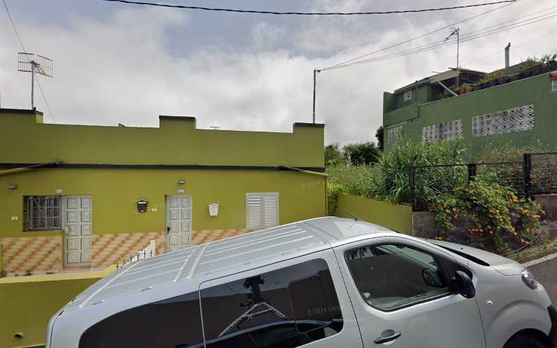 Fotografia tomada fuera de Aluvera - Carpintería metálica y de aluminio en Barranco de las Lajas, Santa Cruz de Tenerife