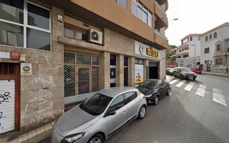 Fotografia tomada fuera de Atlantica De Maderas - Carpintería en Santa Cruz de Tenerife, Santa Cruz de Tenerife