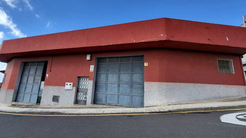 Fotografia tomada fuera de Enger Aluminios SL - Carpintería metálica y de aluminio en Santa Cruz de Tenerife, Santa Cruz de Tenerife