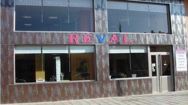Fotografia tomada fuera de Reval Puertas y Decoración - Carpintero en Zamora, Zamora
