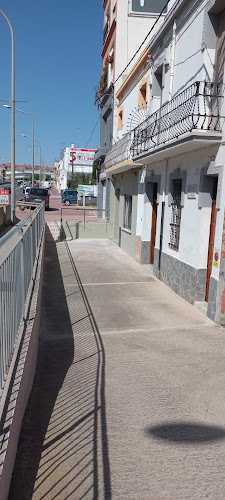 Fotografia tomada fuera de Fusteria Garbi - Botiga de mobles en Pineda de Mar, Barcelona