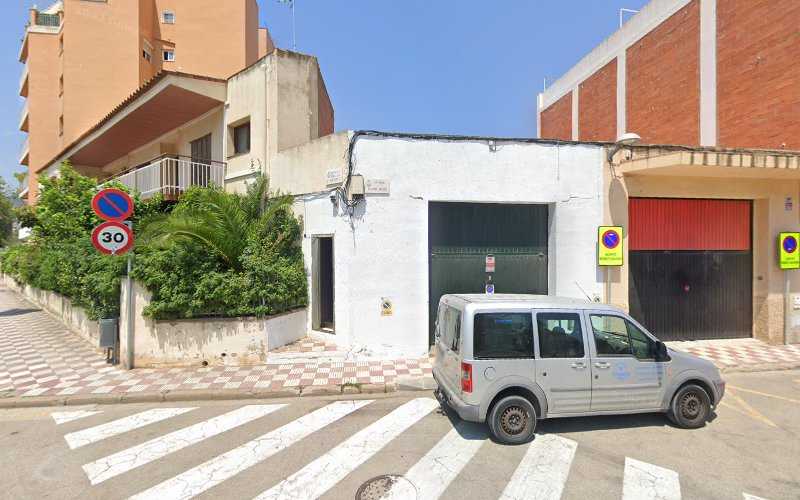 Fotografia tomada fuera de Serralleria Difran S.C.T - Carpintería metálica y de aluminio en Pineda de Mar, Barcelona